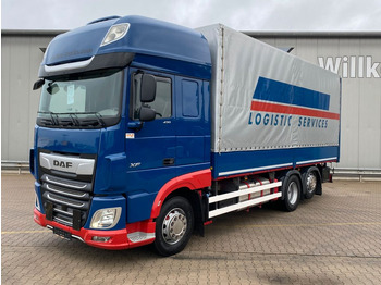 Kamion s ceradom DAF XF 430