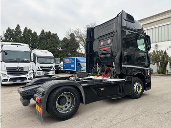 Tegljač Mercedes-Benz Actros 1848: slika Tegljač Mercedes-Benz Actros 1848