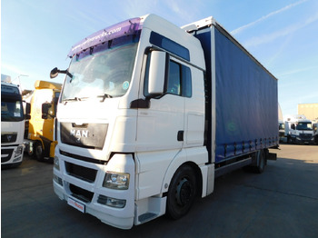 Kamion s ceradom MAN TGX 18.440