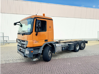 Kamion s kukastom dizalicom MERCEDES-BENZ Actros 2541