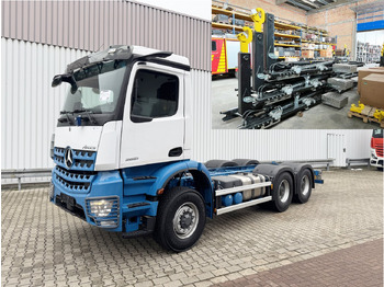 Kamion s kukastom dizalicom MERCEDES-BENZ Arocs 2651