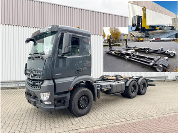 Kamion s kukastom dizalicom MERCEDES-BENZ Arocs 2651