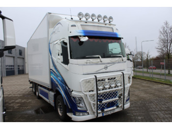 Kamion sandučar VOLVO FH