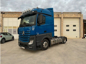 Tegljač MERCEDES-BENZ Actros 1843