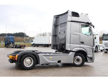 Tegljač Mercedes-Benz Actros 1853 LS: slika Tegljač Mercedes-Benz Actros 1853 LS