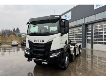 Kamion s kukastom dizalicom IVECO T-WAY