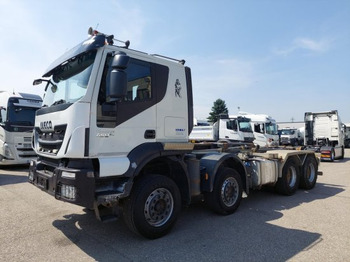 Kamion s kukastom dizalicom IVECO