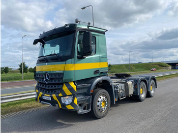 Tegljač MERCEDES-BENZ Arocs 2643