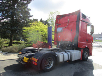 Tegljač Mercedes-Benz 1845 Actros EEV MEGA/lowdeck: slika Tegljač Mercedes-Benz 1845 Actros EEV MEGA/lowdeck