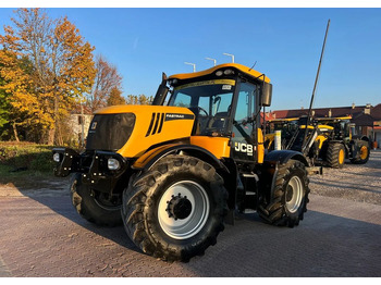 Traktor JCB