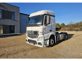 Tegljač MERCEDES-BENZ Actros 1843