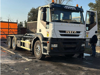 Kamion s kukastom dizalicom IVECO Stralis