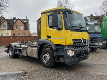 Kamion s kukastom dizalicom MERCEDES-BENZ Arocs 1830