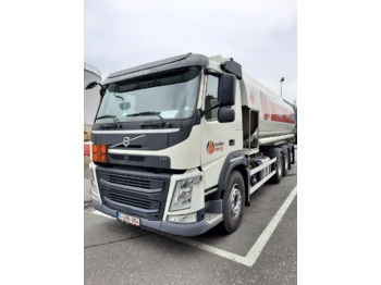 Kamion cisterna VOLVO FM