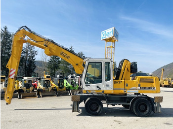 Stroj za rukovanje otpadom LIEBHERR A 904