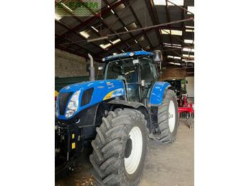 Traktor NEW HOLLAND T7000