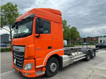 Transporter kontejnera/ Kamion s izmjenjivim sanducima DAF XF 440