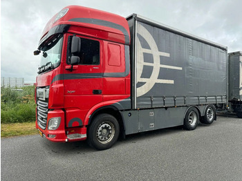 Kamion s ceradom DAF XF 480