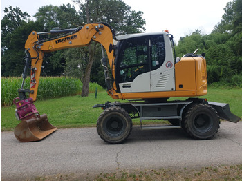 Bager na kotačima LIEBHERR A 912