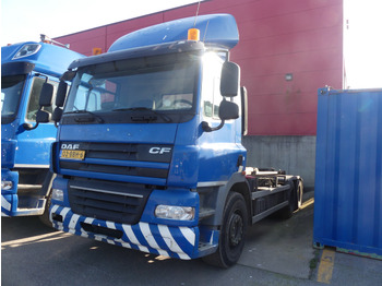 Kamion s kukastom dizalicom DAF CF 85