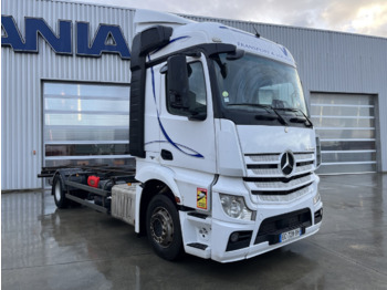 Transporter kontejnera/ Kamion s izmjenjivim sanducima MERCEDES-BENZ Actros 1845