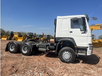 Tegljač SINOTRUK Howo tractor unit 371: slika Tegljač SINOTRUK Howo tractor unit 371