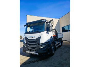 Kamion s otvorenim sandukom IVECO