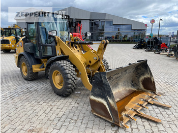 Utovarivač na kotačima CATERPILLAR 906