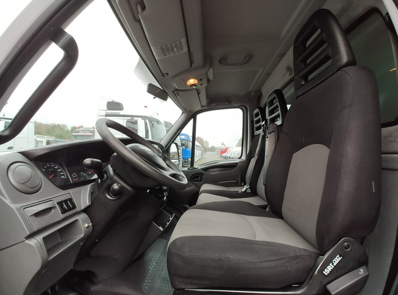 Dostavno vozilo s ceradom Iveco Daily 70C18 V H: slika Dostavno vozilo s ceradom Iveco Daily 70C18 V H