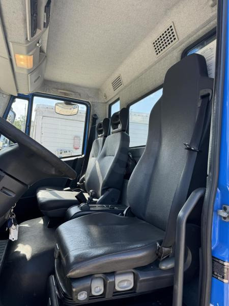 Podizna platforma montirana na kamion Iveco Eurocargo 100E18: slika Podizna platforma montirana na kamion Iveco Eurocargo 100E18