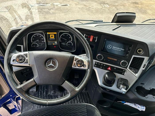 Tegljač Mercedes-Benz Actros 1848: slika Tegljač Mercedes-Benz Actros 1848