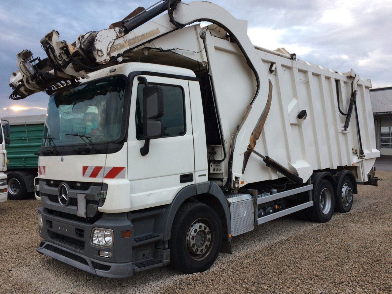 Kamion za odvoz smeća Mercedes-Benz Actros 2532 MP 3 Faun Frontlader 533 Waage Mercedes-Benz Actros 2532 MP 3 Faun Frontlader 533 Waage: slika Kamion za odvoz smeća Mercedes-Benz Actros 2532 MP 3 Faun Frontlader 533 Waage Mercedes-Benz Actros 2532 MP 3 Faun Frontlader 533 Waage