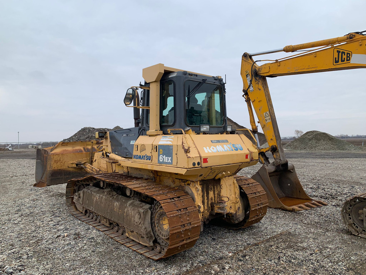 Buldožer KOMATSU D61EX-15: slika Buldožer KOMATSU D61EX-15