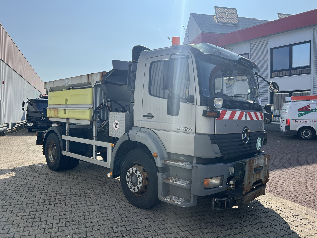 Kamion-šasija Mercedes-Benz Atego 1828 L 4x2 Atego 1828 L 4x2, Rechtslenker, Winterdienstaustattung: slika Kamion-šasija Mercedes-Benz Atego 1828 L 4x2 Atego 1828 L 4x2, Rechtslenker, Winterdienstaustattung