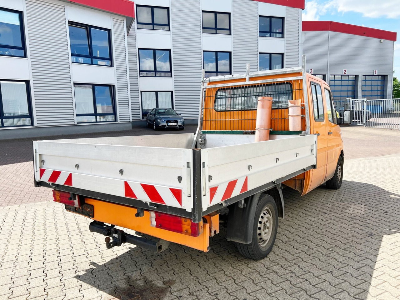 Dostavno vozilo s ravnom platformom, Dostavno vozilo s dvostrukom kabinom Mercedes-Benz Sprinter 308 4x2 Doka Sprinter 308 4x2 Doka: slika Dostavno vozilo s ravnom platformom, Dostavno vozilo s dvostrukom kabinom Mercedes-Benz Sprinter 308 4x2 Doka Sprinter 308 4x2 Doka