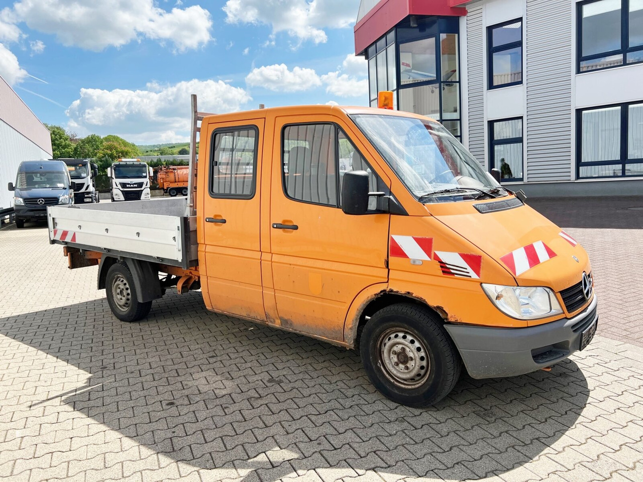 Dostavno vozilo s ravnom platformom, Dostavno vozilo s dvostrukom kabinom Mercedes-Benz Sprinter 308 4x2 Doka Sprinter 308 4x2 Doka: slika Dostavno vozilo s ravnom platformom, Dostavno vozilo s dvostrukom kabinom Mercedes-Benz Sprinter 308 4x2 Doka Sprinter 308 4x2 Doka