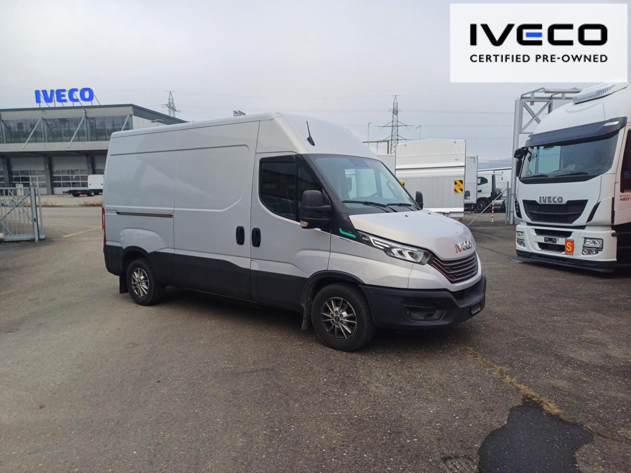 Furgon IVECO Daily 35S14NA8V/P Euro6 Klima AHK Navi Luftfeder: slika Furgon IVECO Daily 35S14NA8V/P Euro6 Klima AHK Navi Luftfeder