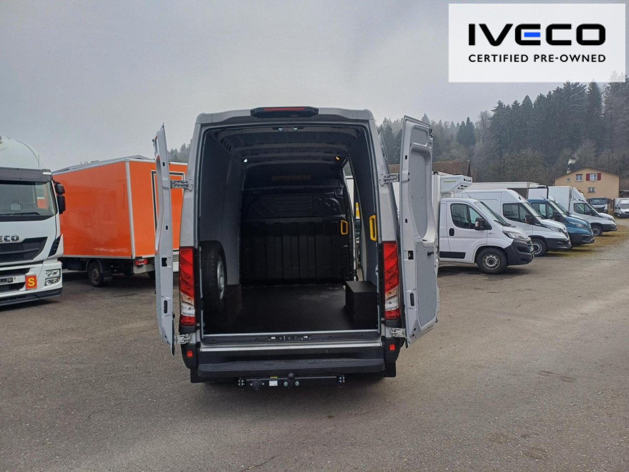 Furgon IVECO Daily 35S14NA8V/P Euro6 Klima AHK Navi Luftfeder: slika Furgon IVECO Daily 35S14NA8V/P Euro6 Klima AHK Navi Luftfeder