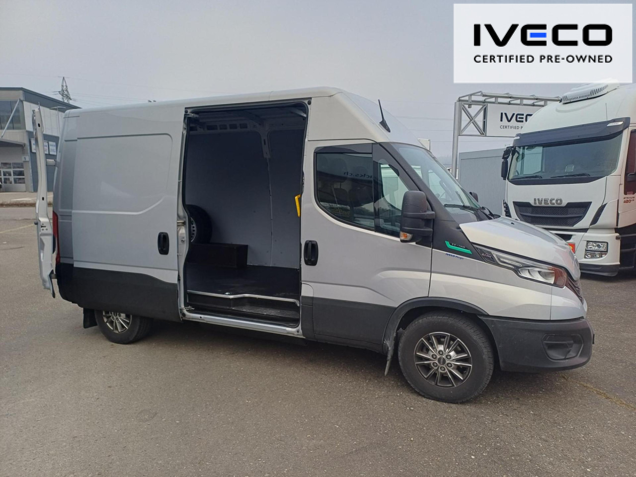 Furgon IVECO Daily 35S14NA8V/P Euro6 Klima AHK Navi Luftfeder: slika Furgon IVECO Daily 35S14NA8V/P Euro6 Klima AHK Navi Luftfeder