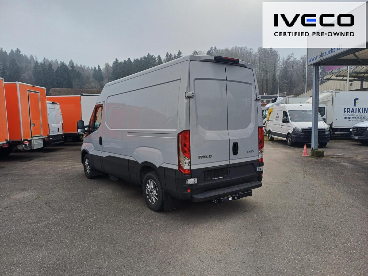 Furgon IVECO Daily 35S14NA8V/P Euro6 Klima AHK Navi Luftfeder: slika Furgon IVECO Daily 35S14NA8V/P Euro6 Klima AHK Navi Luftfeder