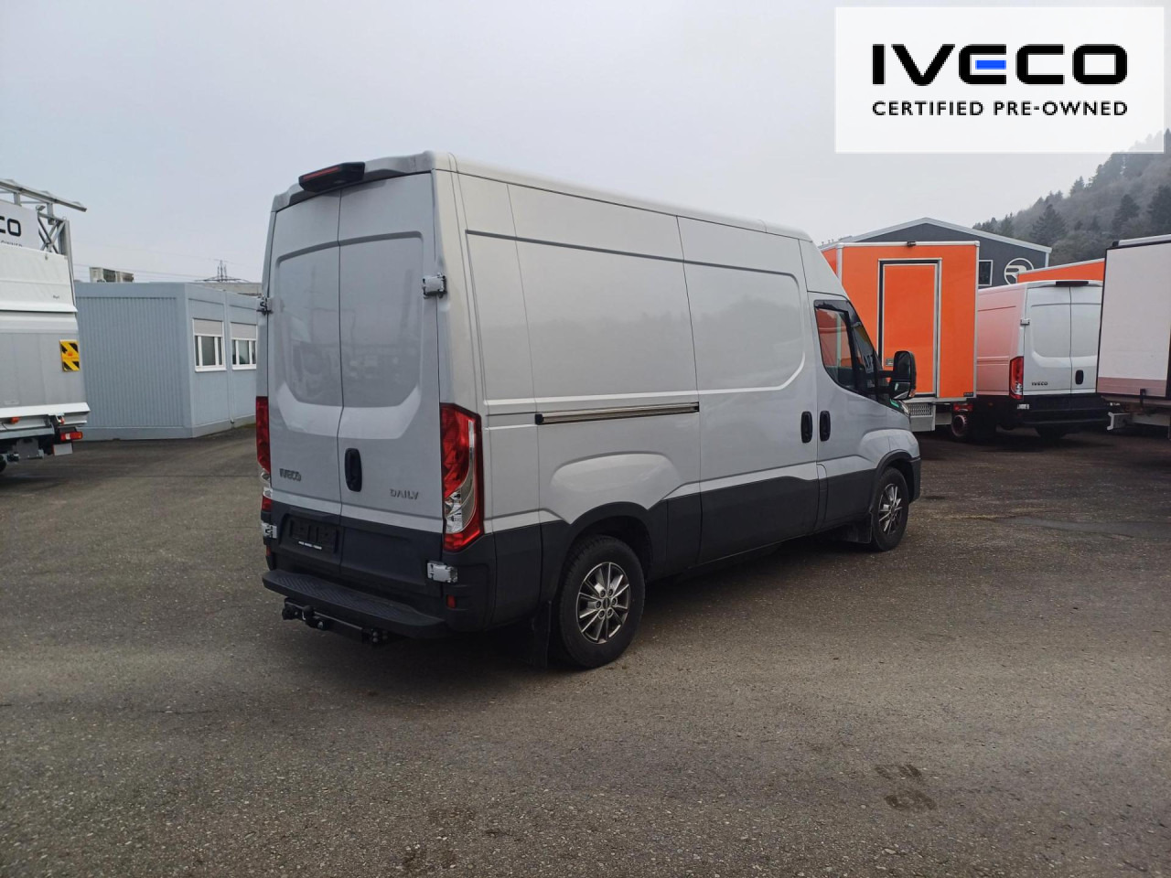 Furgon IVECO Daily 35S14NA8V/P Euro6 Klima AHK Navi Luftfeder: slika Furgon IVECO Daily 35S14NA8V/P Euro6 Klima AHK Navi Luftfeder