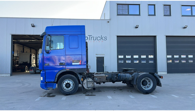 Tegljač DAF 95 XF 380 (EURO 2 / MANUAL PUMP / POMPE MANUELLE / MANUAL GEARBOX): slika Tegljač DAF 95 XF 380 (EURO 2 / MANUAL PUMP / POMPE MANUELLE / MANUAL GEARBOX)