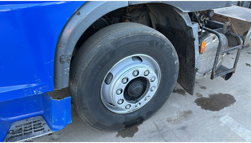 Tegljač DAF 95 XF 380 (EURO 2 / MANUAL PUMP / POMPE MANUELLE / MANUAL GEARBOX): slika Tegljač DAF 95 XF 380 (EURO 2 / MANUAL PUMP / POMPE MANUELLE / MANUAL GEARBOX)