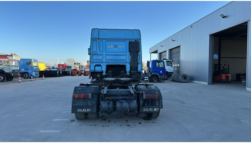 Tegljač DAF 95 XF 380 (EURO 2 / MANUAL PUMP / POMPE MANUELLE / MANUAL GEARBOX): slika Tegljač DAF 95 XF 380 (EURO 2 / MANUAL PUMP / POMPE MANUELLE / MANUAL GEARBOX)