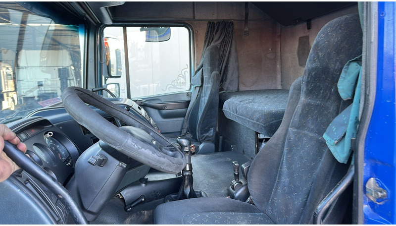 Tegljač DAF 95 XF 380 (EURO 2 / MANUAL PUMP / POMPE MANUELLE / MANUAL GEARBOX): slika Tegljač DAF 95 XF 380 (EURO 2 / MANUAL PUMP / POMPE MANUELLE / MANUAL GEARBOX)