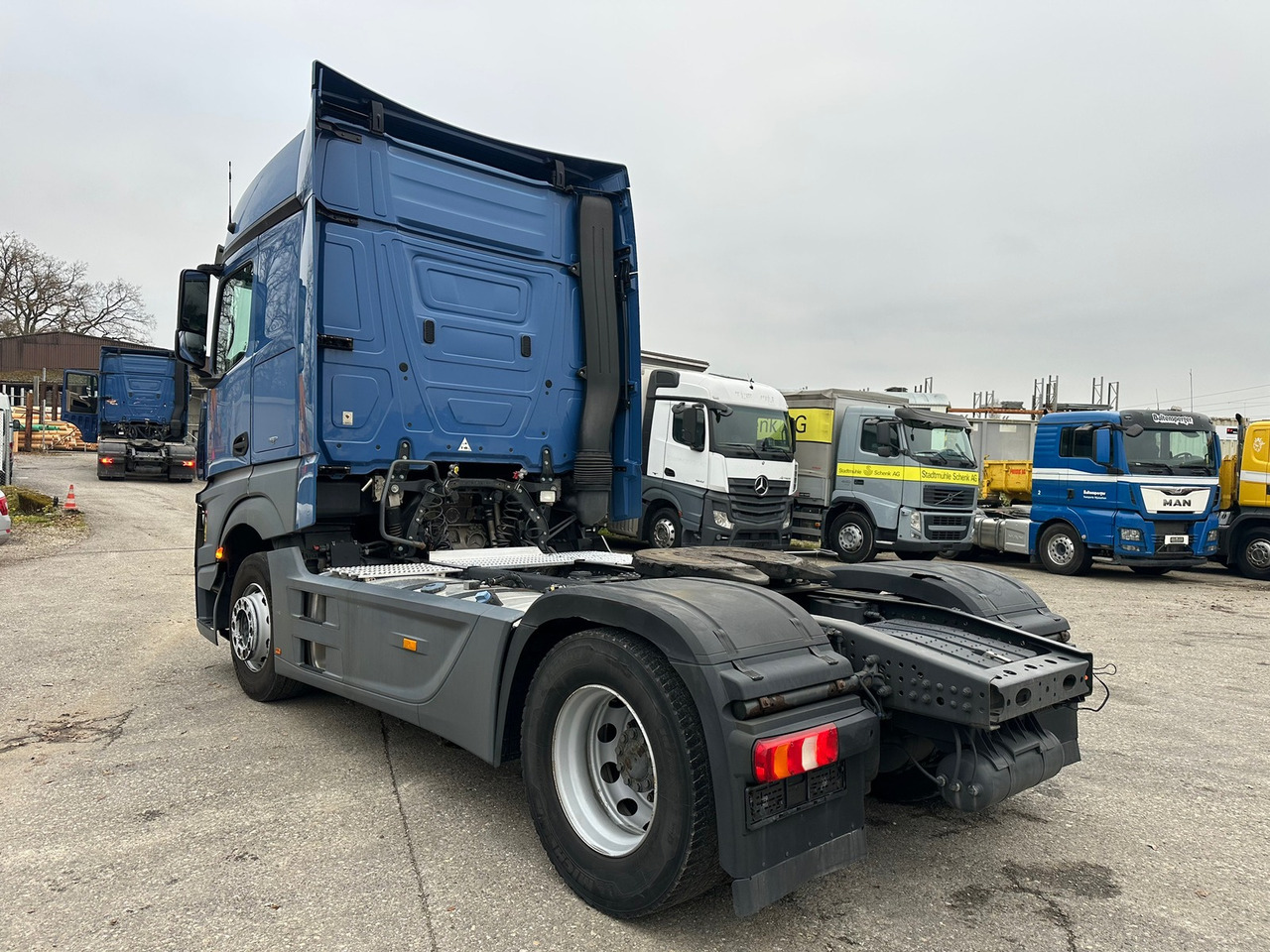 Tegljač MERCEDES-BENZ Actros 18.45 4x2: slika Tegljač MERCEDES-BENZ Actros 18.45 4x2