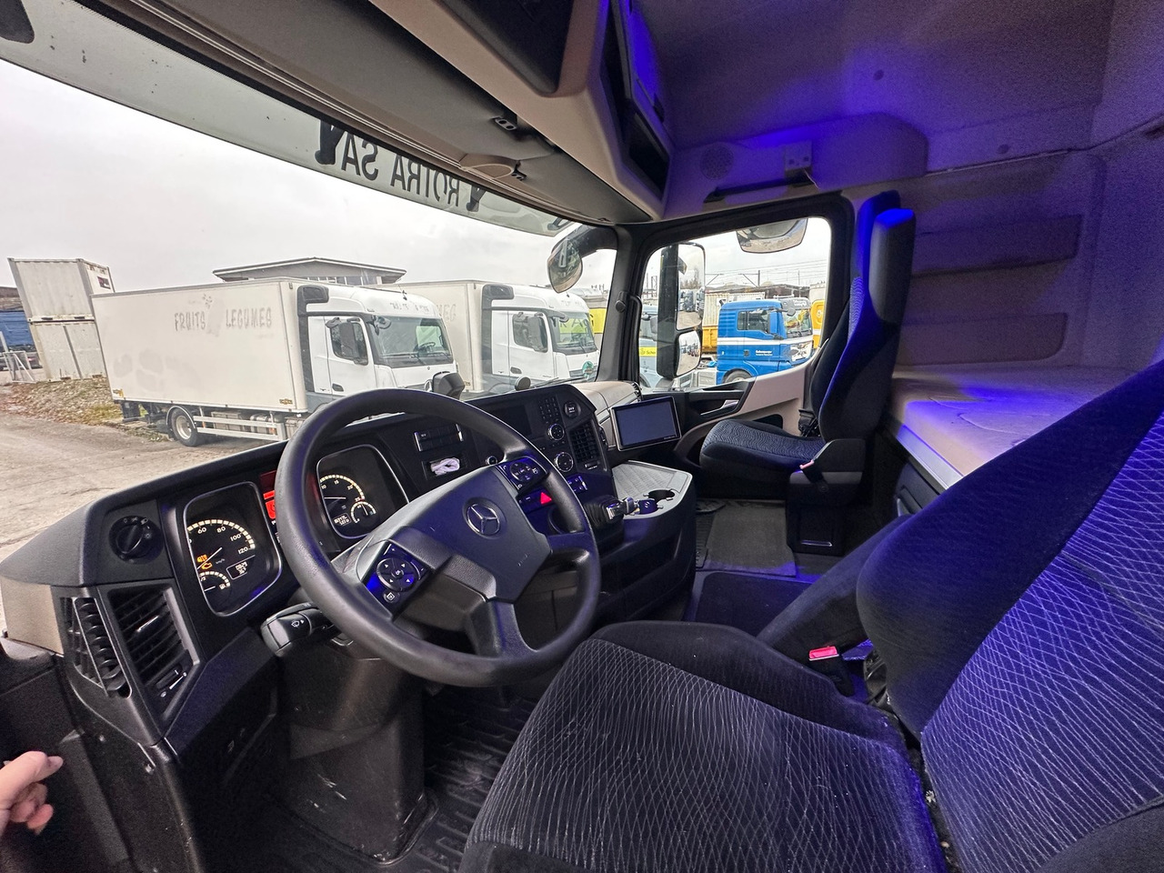 Tegljač MERCEDES-BENZ Actros 18.45 4x2: slika Tegljač MERCEDES-BENZ Actros 18.45 4x2