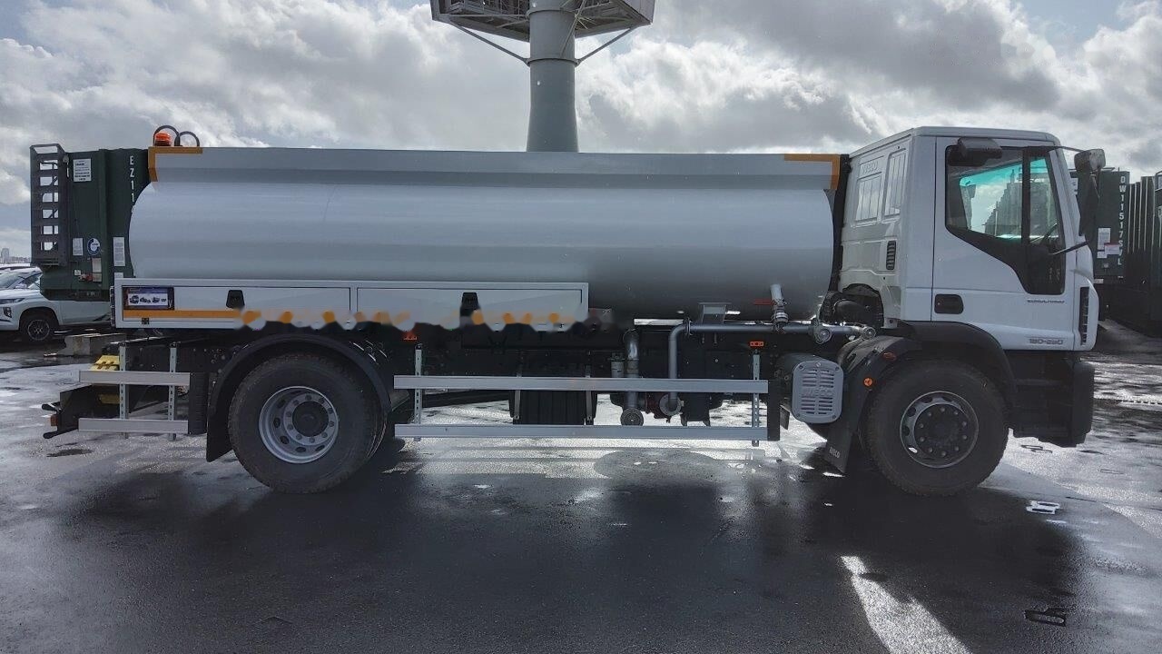 Novi Kamion cisterna IVECO Eurocargo ML180E28 water tank: slika Novi Kamion cisterna IVECO Eurocargo ML180E28 water tank