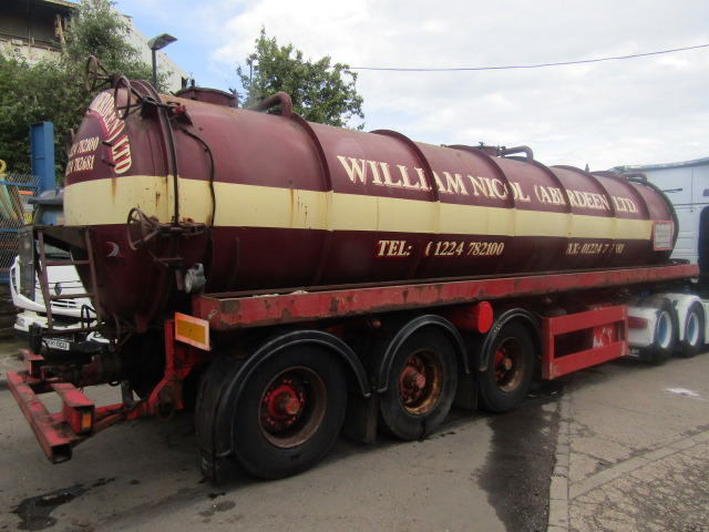 Poluprikolica cisterna VACUUM TANKER TRAILER TRI AXLE 1996 STEEL TANK FITTED WITH 3CYL PERKINS DONKEY ENGINE: slika Poluprikolica cisterna VACUUM TANKER TRAILER TRI AXLE 1996 STEEL TANK FITTED WITH 3CYL PERKINS DONKEY ENGINE