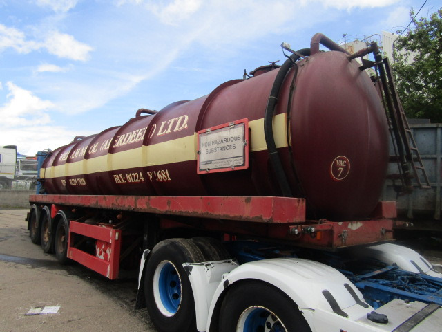 Poluprikolica cisterna VACUUM TANKER TRAILER TRI AXLE 1996 STEEL TANK FITTED WITH 3CYL PERKINS DONKEY ENGINE: slika Poluprikolica cisterna VACUUM TANKER TRAILER TRI AXLE 1996 STEEL TANK FITTED WITH 3CYL PERKINS DONKEY ENGINE